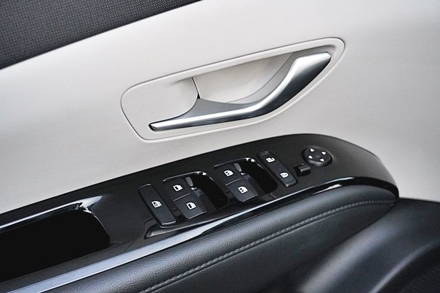 Used 2022 White Hyundai Limited image 25