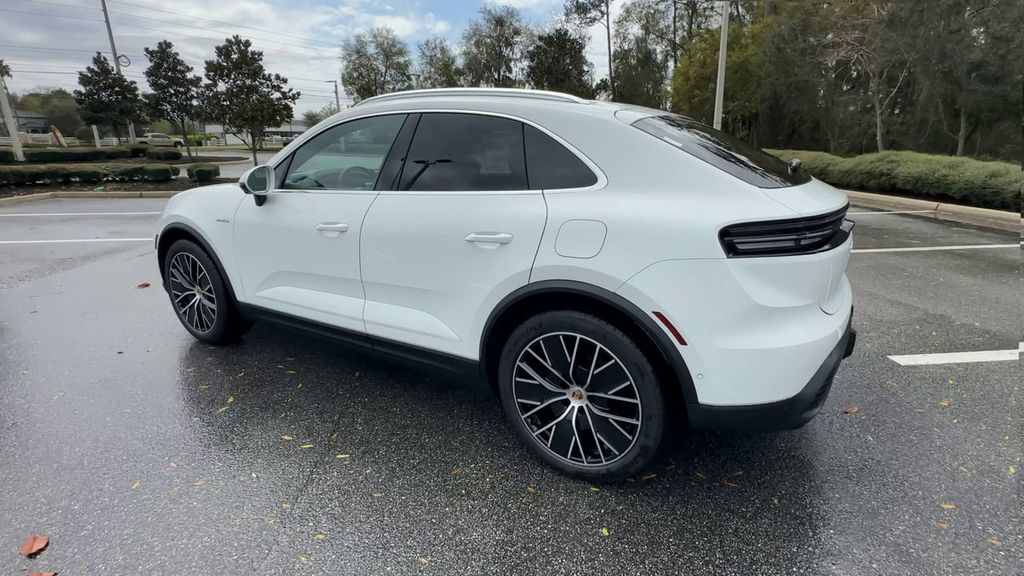 2025 Porsche Macan Electric 4 photo 6