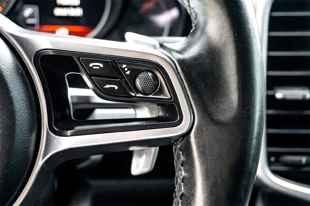 2018 Porsche Cayenne Base photo 19