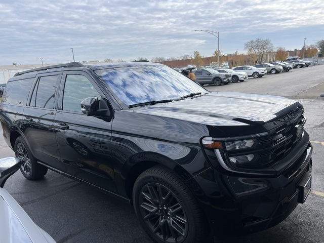 2025 Ford Expedition MAX Platinum photo 2
