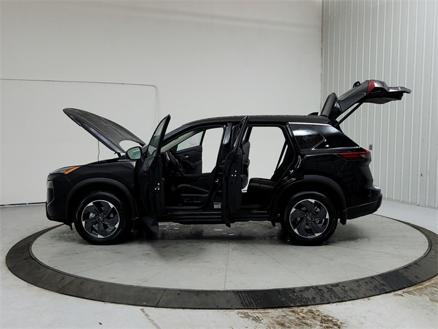 2025 Nissan Rogue SV photo 11