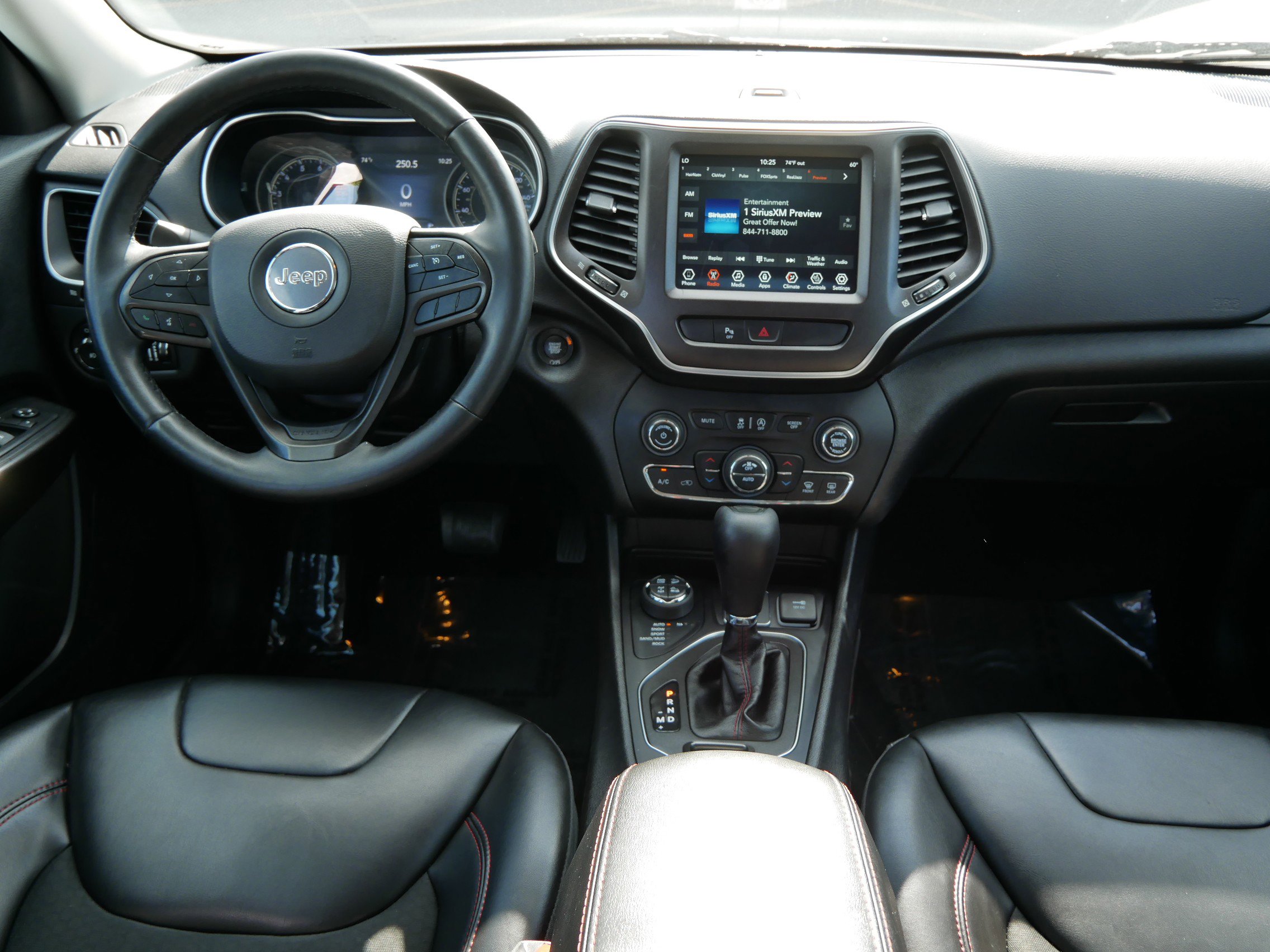 2019 Jeep Cherokee Trailhawk photo 13