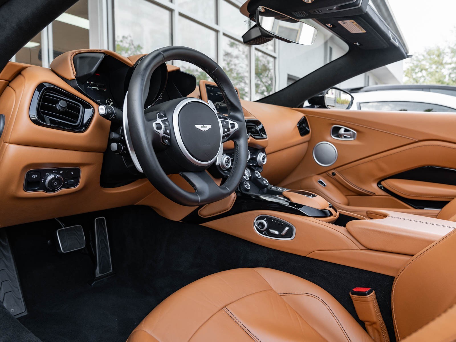 2021 Aston Martin Vantage photo 6