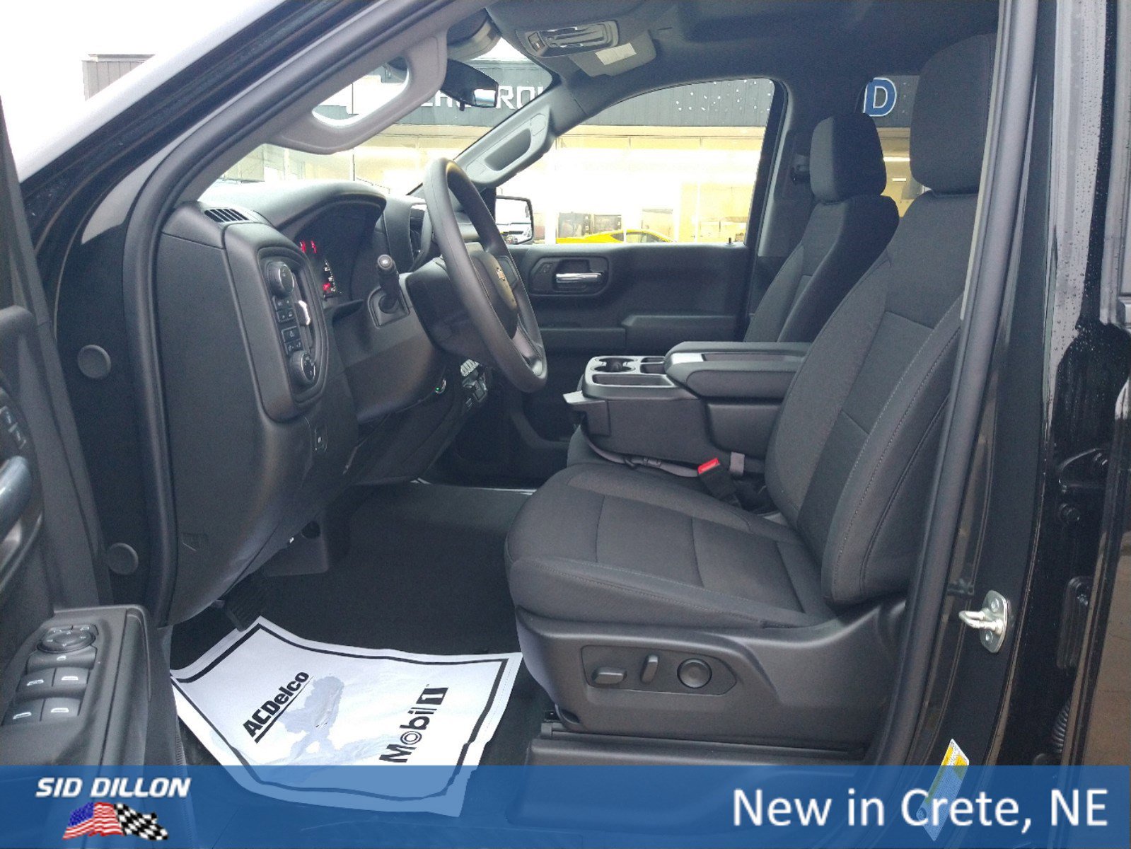 2025 Chevrolet Silverado 1500 Custom photo 3