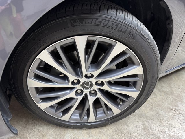 2019 Lexus ES 350 photo 27