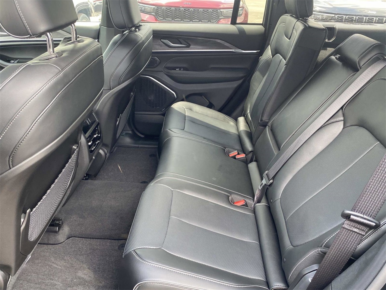 2025 Jeep Grand Cherokee Overland photo 24