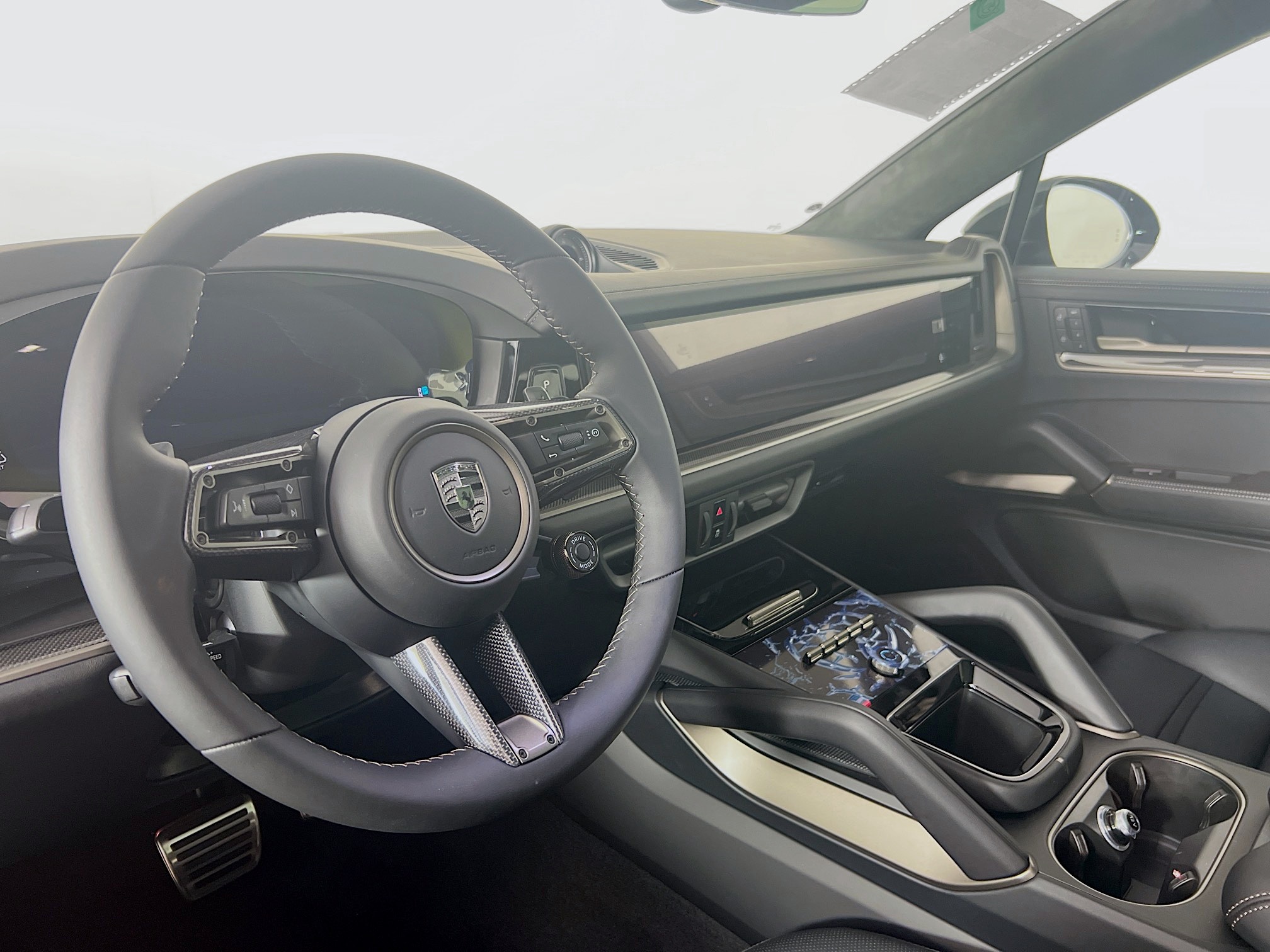 2025 Porsche Cayenne Turbo E-Hybrid Coupe photo 4