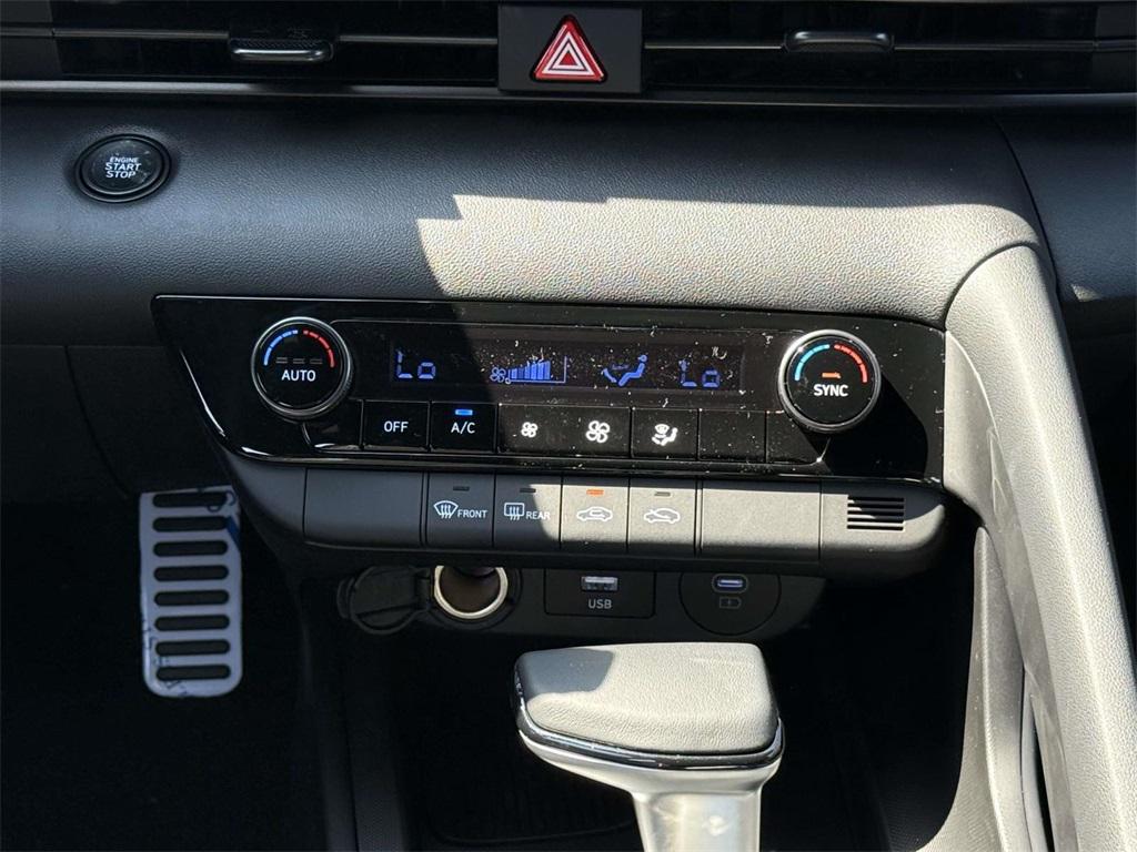 2025 Hyundai Elantra SEL Sport photo 20