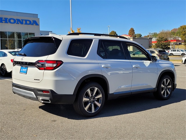2025 Honda Pilot Touring photo 3
