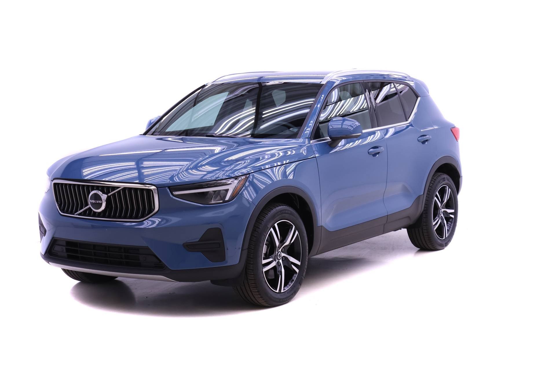 2024 Volvo XC40 Core's photo