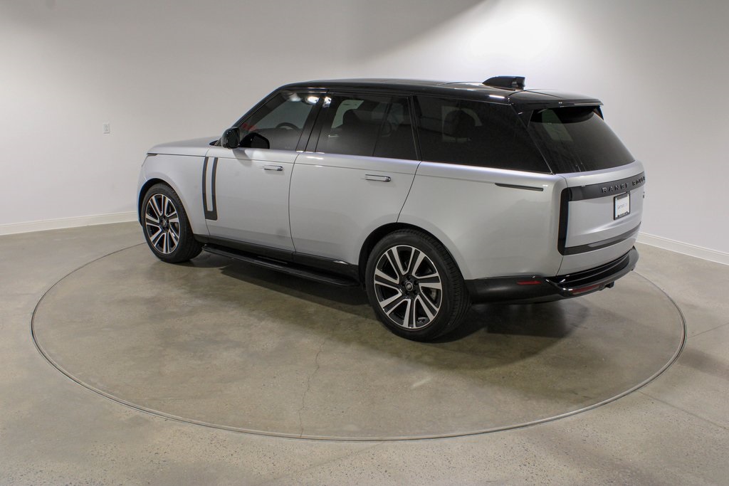 2023 Land Rover Range Rover SE photo 2