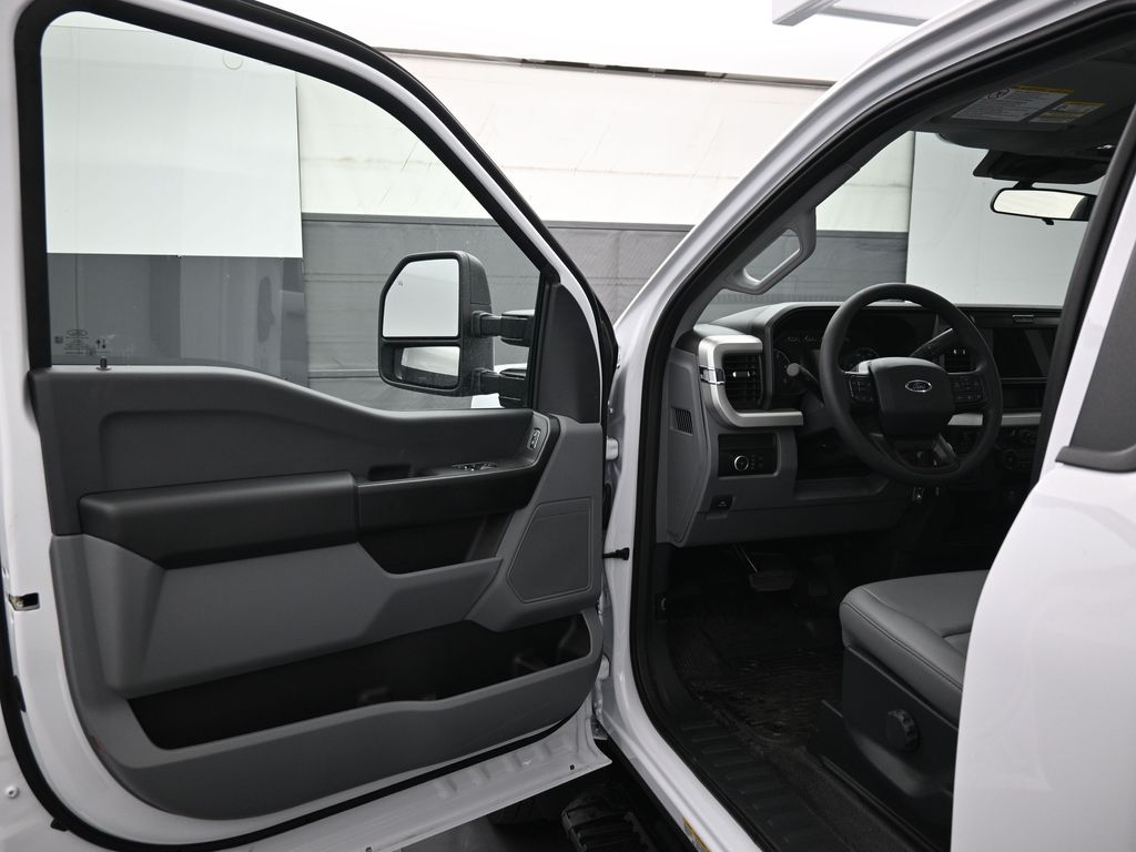2025 Ford F-450 photo 7