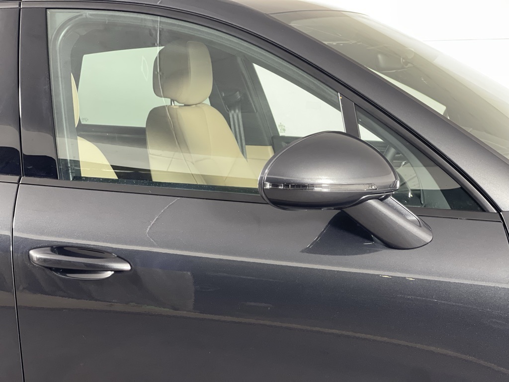 2025 Porsche Macan T photo 2