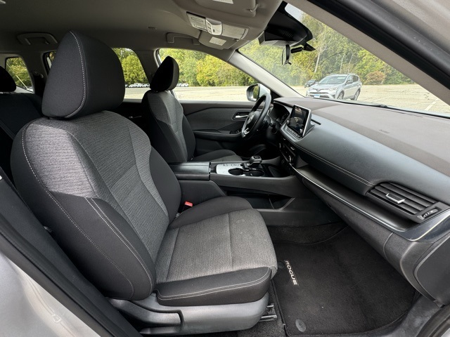 2023 Nissan Rogue SV photo 12