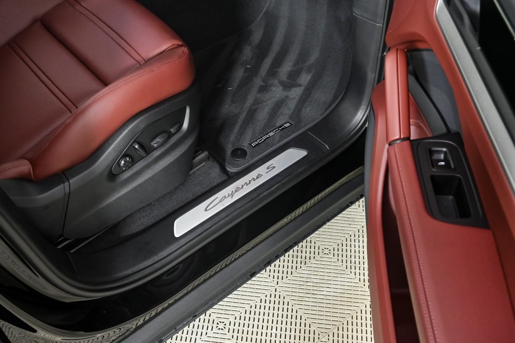 2025 Porsche Cayenne E-Hybrid S photo 23