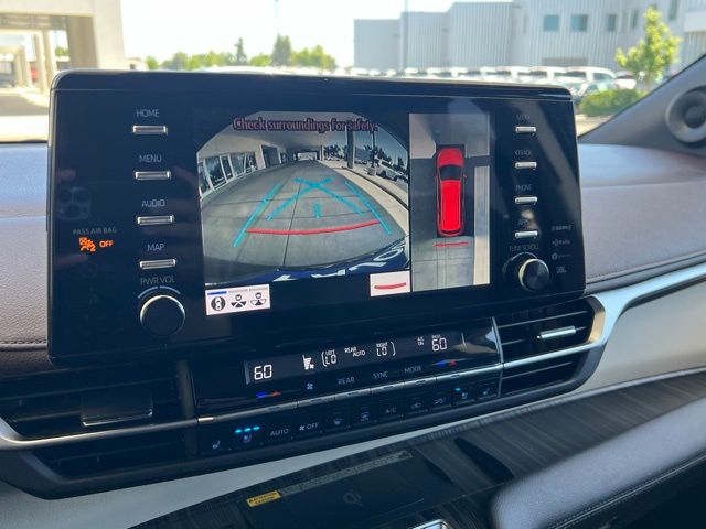 2024 Toyota Sienna Platinum photo 14