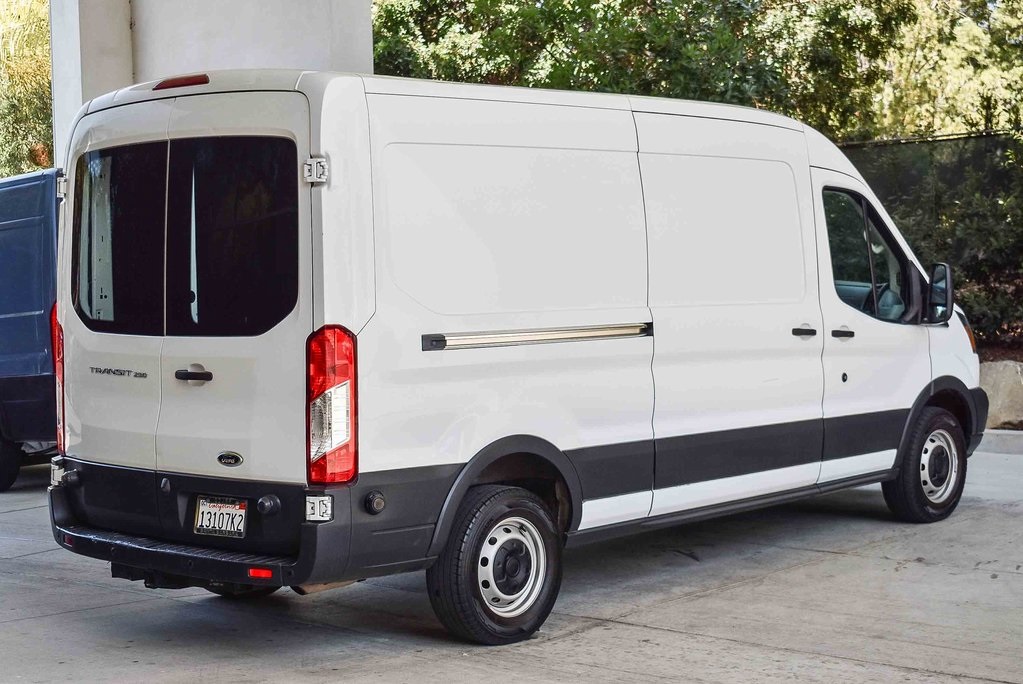 2017 Ford Transit photo 4