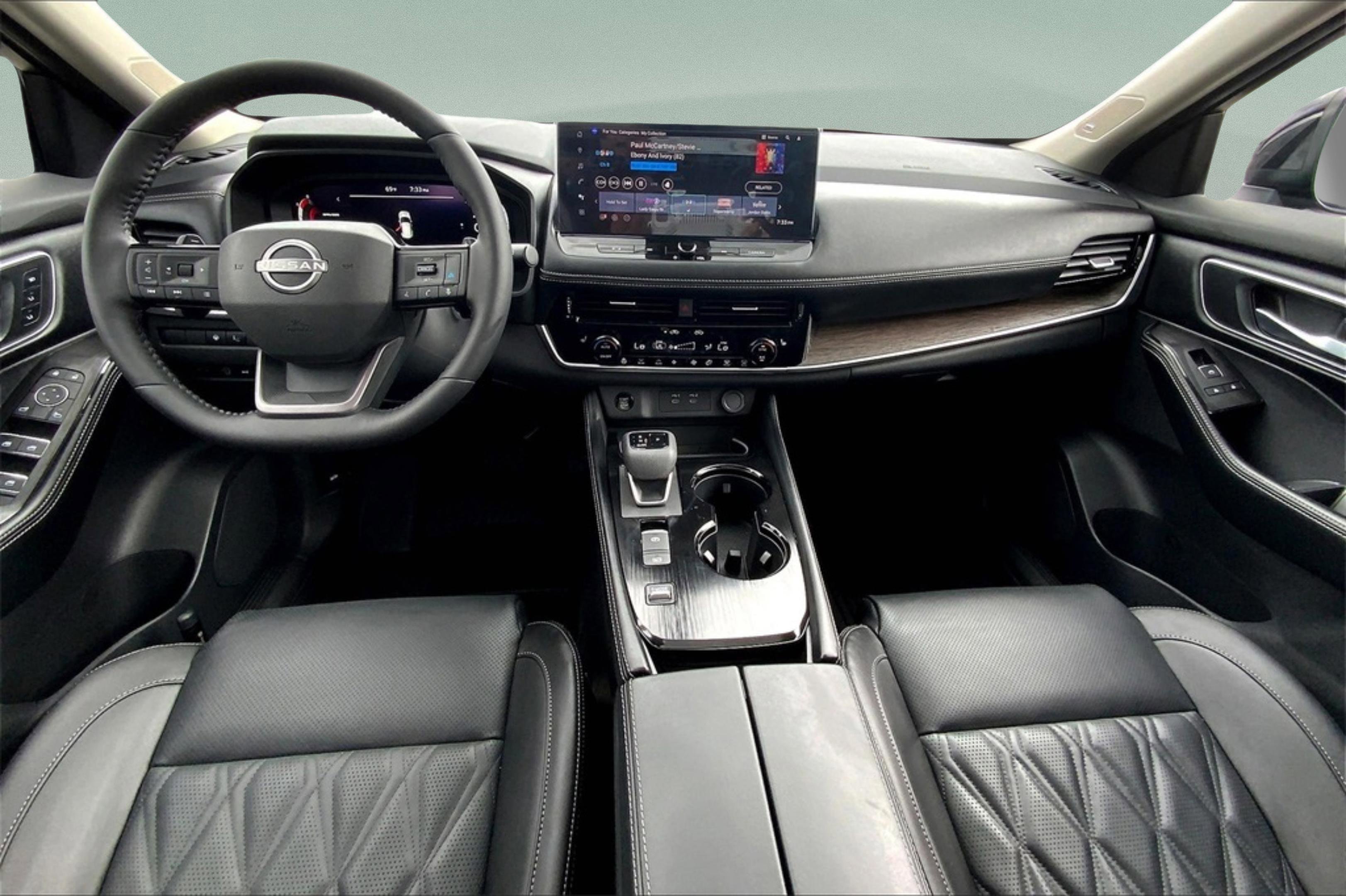 2025 Nissan Rogue Platinum photo 4