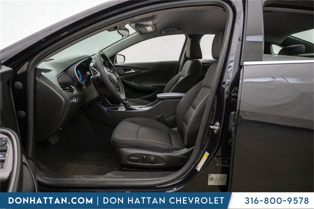 2023 Chevrolet Malibu 1LT photo 2