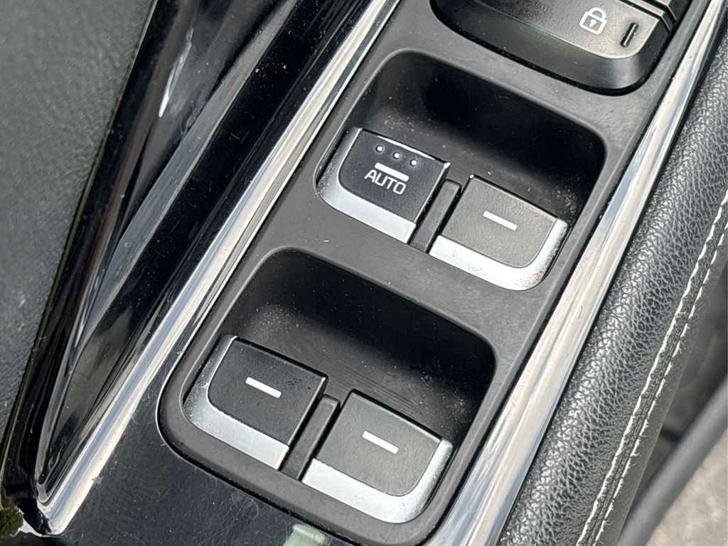 2022 Kia Niro LXS photo 28