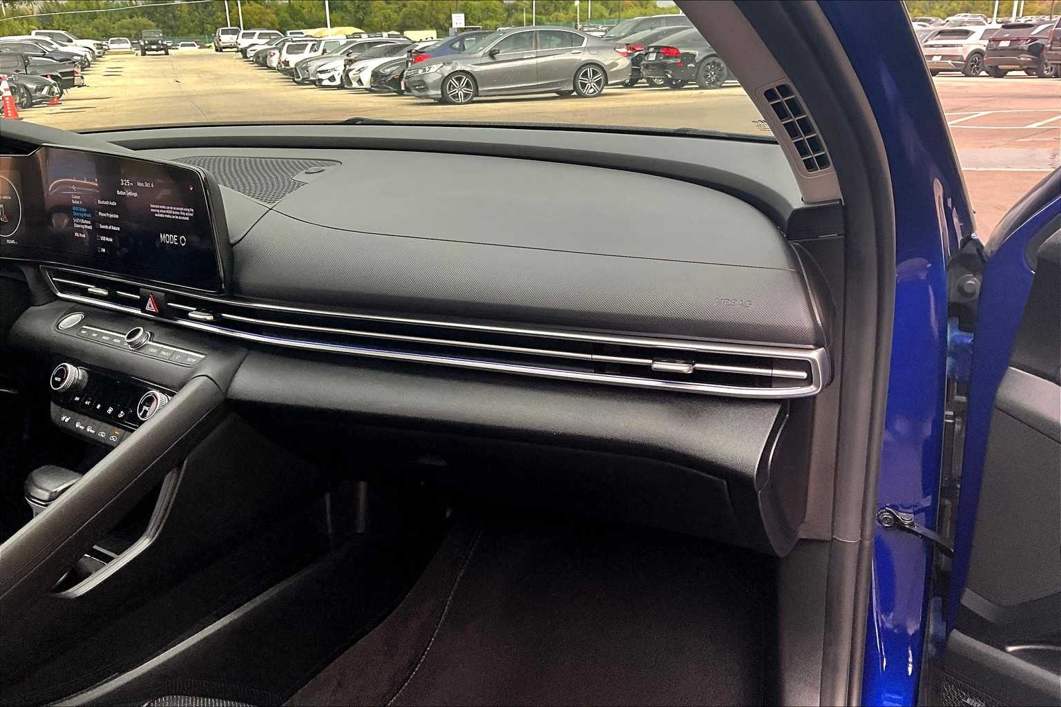 2022 Hyundai Elantra Hybrid Limited photo 17