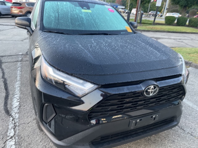 2024 Toyota RAV4 LE photo 3