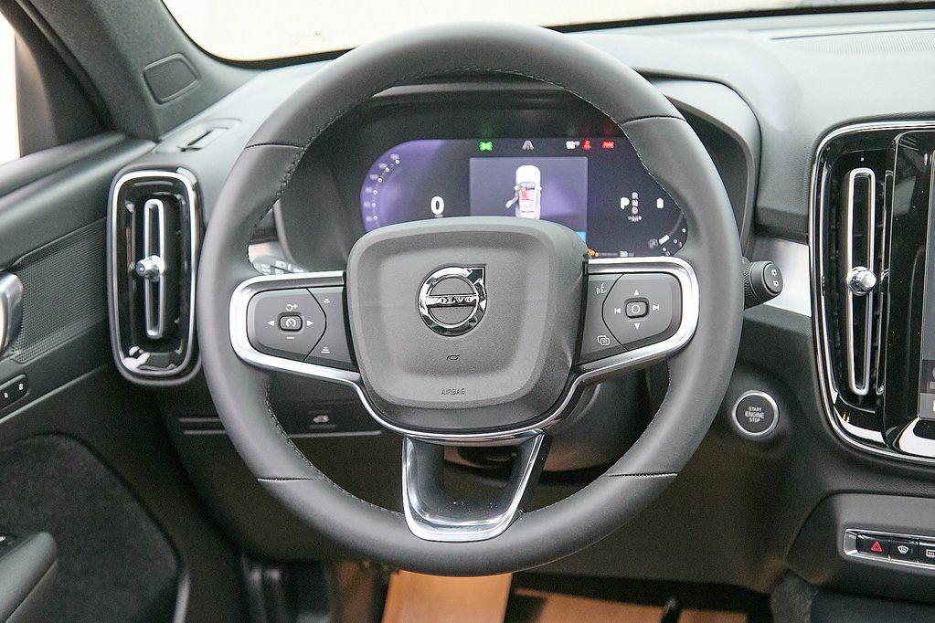2026 VOLVO XC40 - Image 23