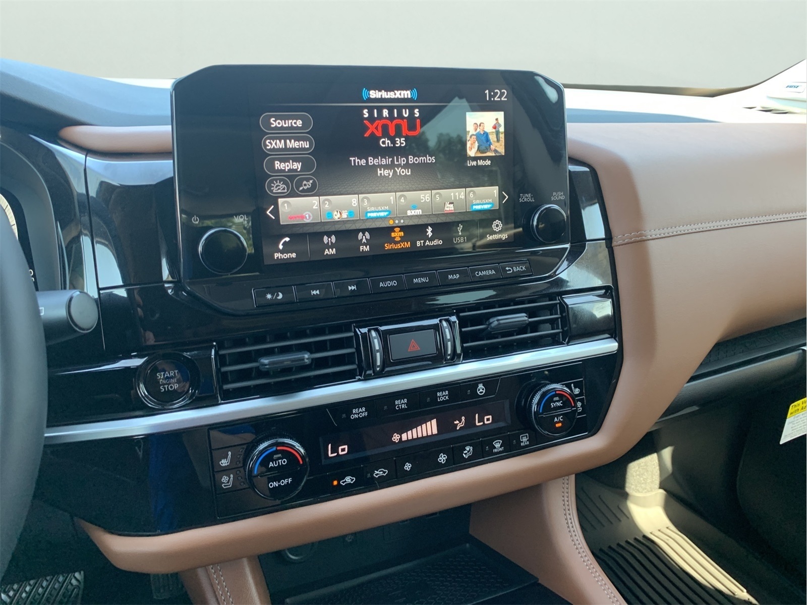 2025 Nissan Pathfinder Platinum photo 16