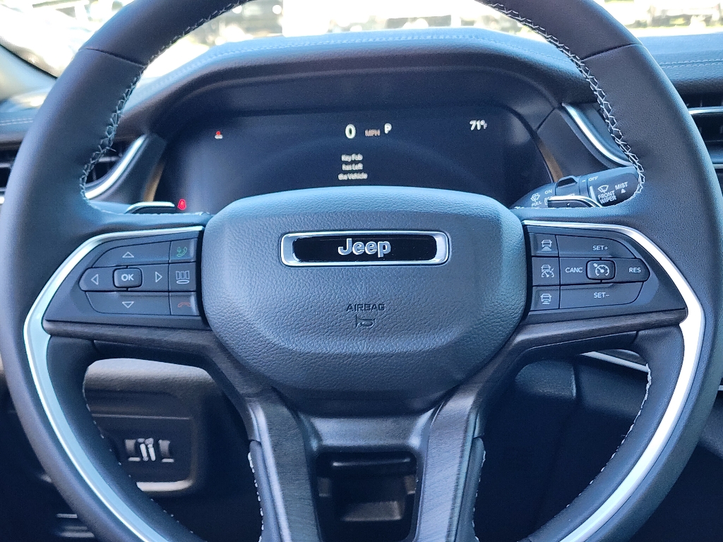 2025 Jeep Grand Cherokee Limited photo 11