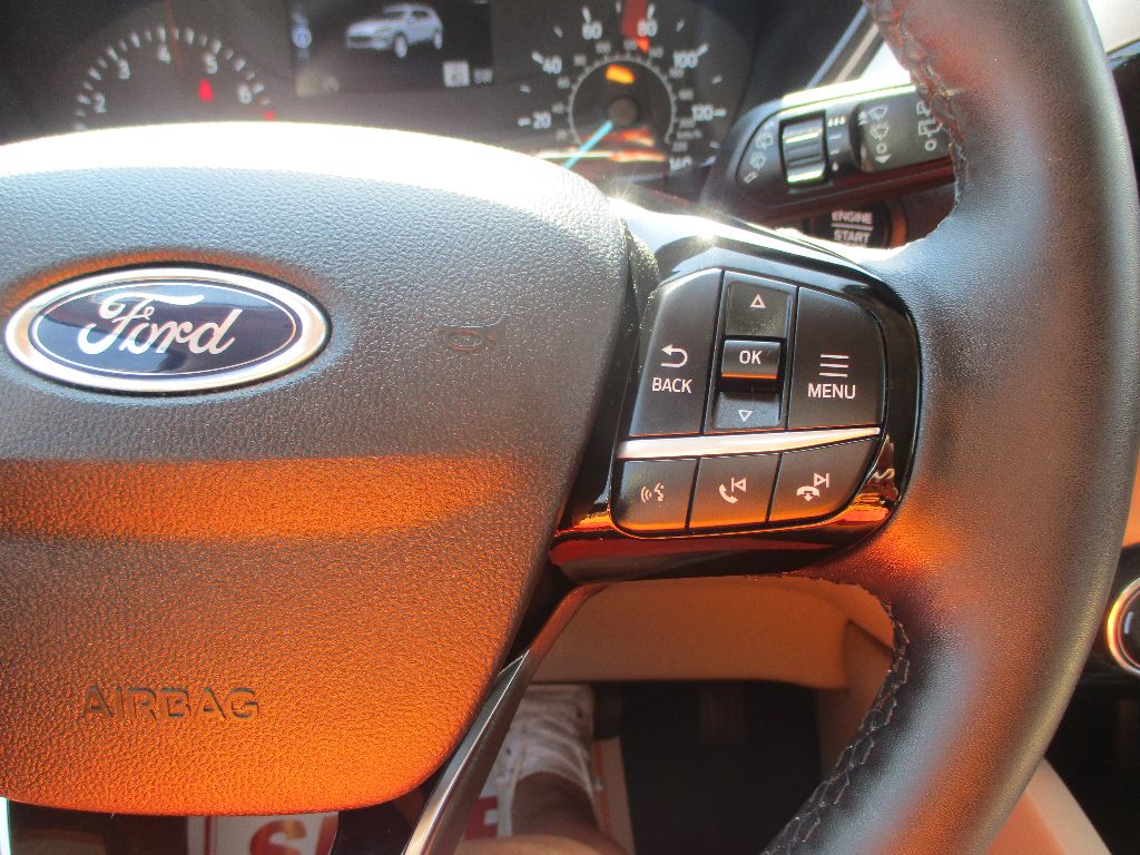 2022 Ford Escape SEL photo 12
