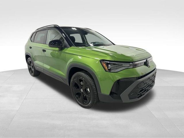 2025 Volkswagen Taos SE photo 2