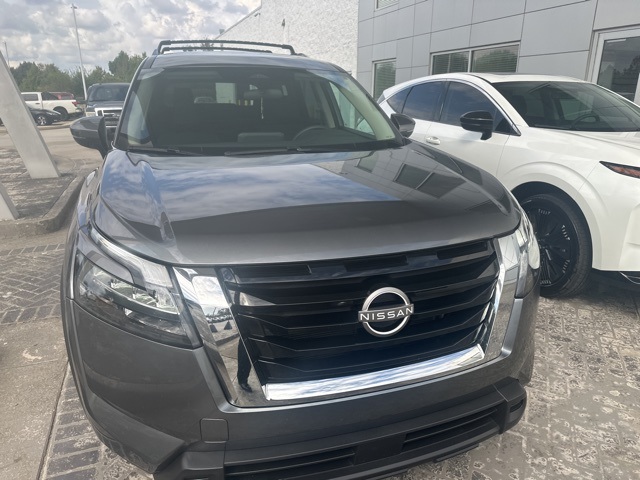 2025 Nissan Pathfinder SV photo 3