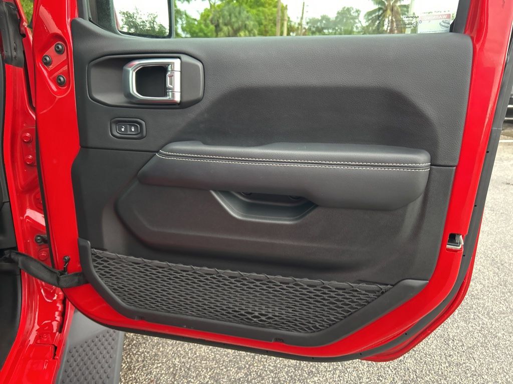 2021 Jeep Wrangler Unlimited Sahara High Altitude 4xe photo 27