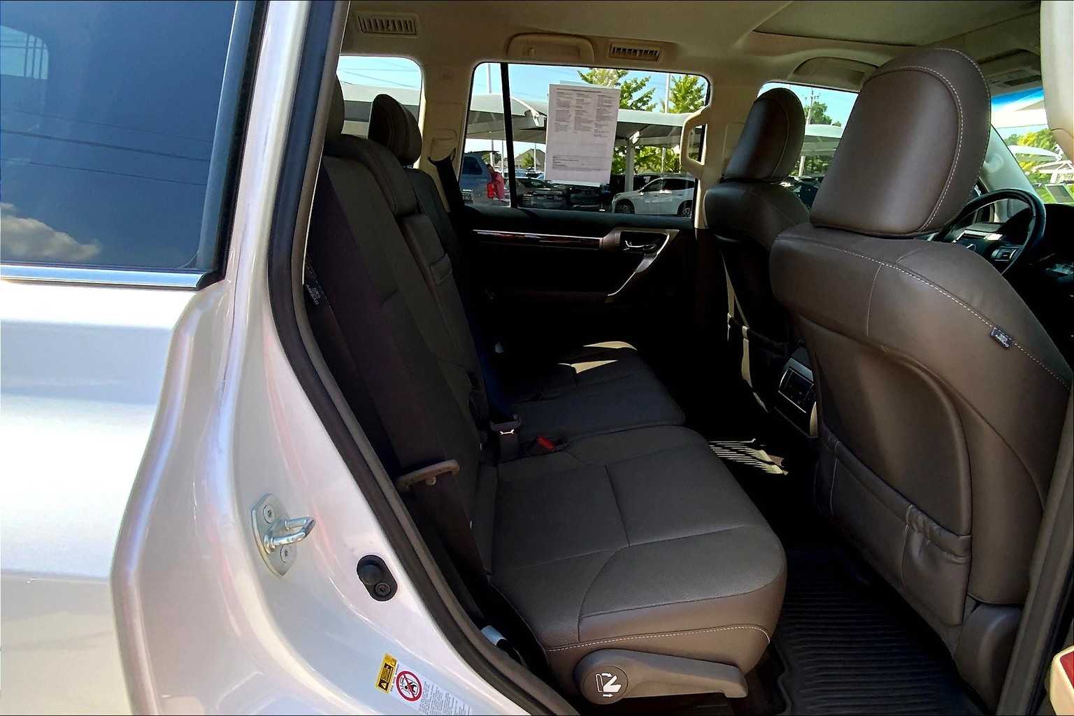 2018 Lexus GX 460 Premium photo 17
