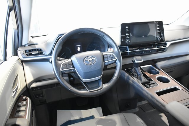 2021 Toyota Sienna XLE photo 15