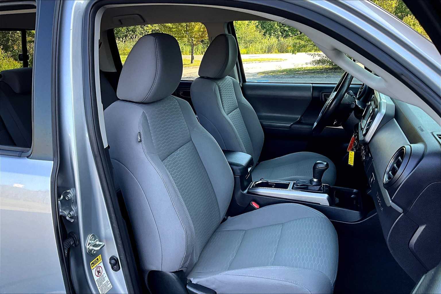 2016 Toyota Tacoma SR5 photo 7