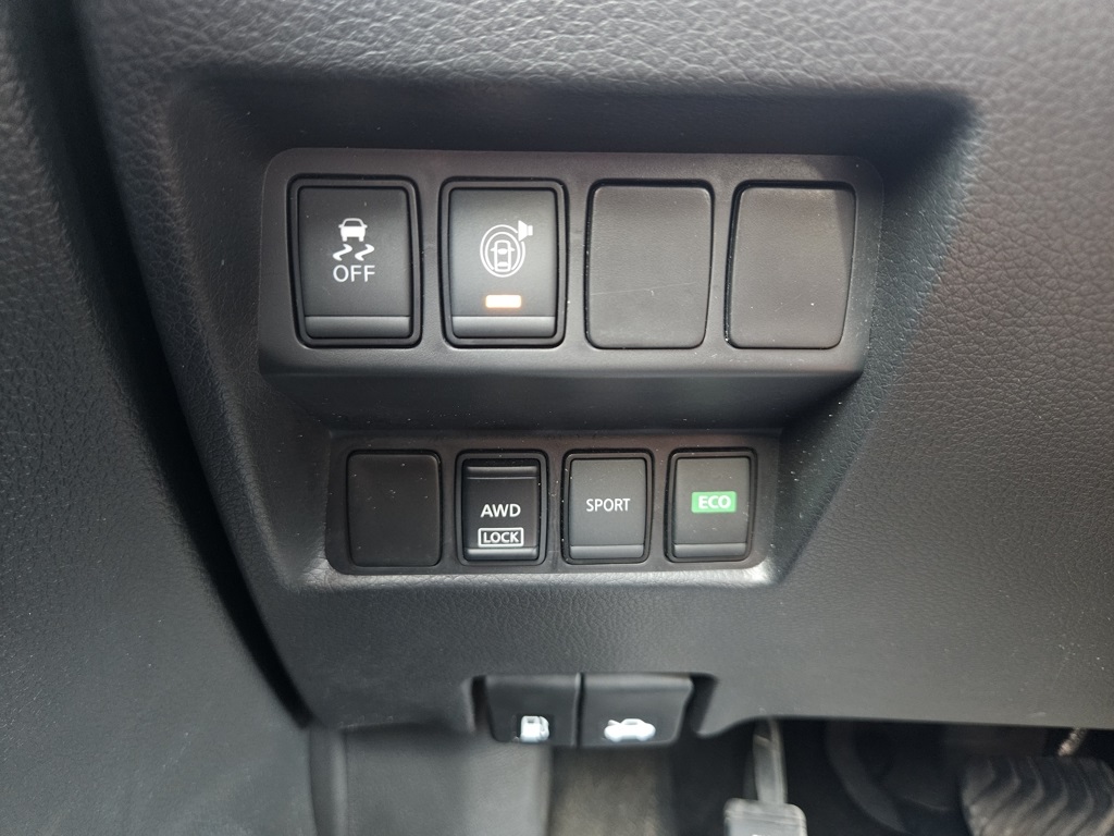 2017 Nissan Rogue SV photo 20