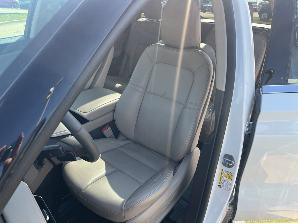 2023 Lincoln Aviator Standard photo 14