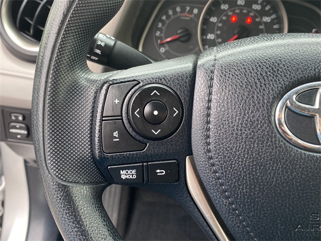 2014 Toyota RAV4 LE photo 23