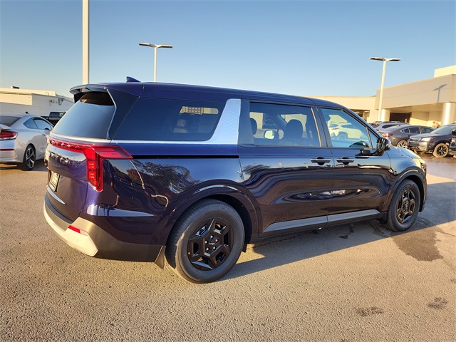 2026 Kia Carnival LXS photo 2