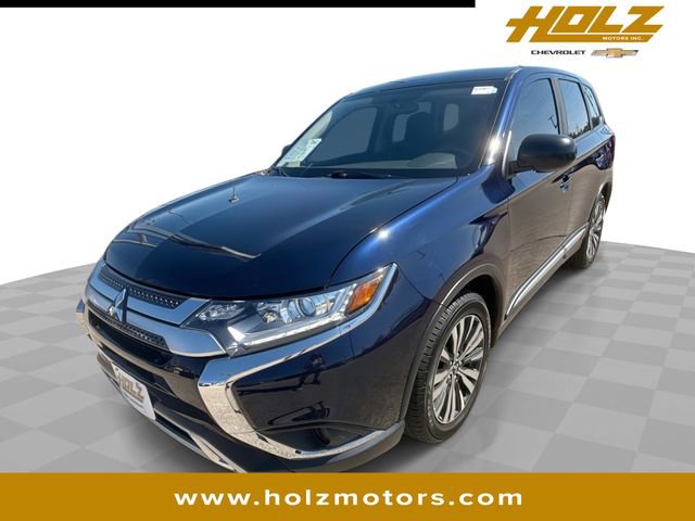2020 Mitsubishi Outlander ES's photo