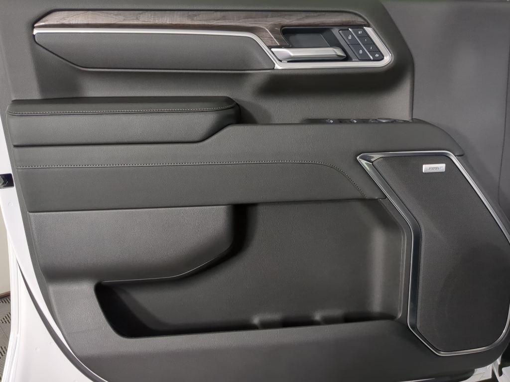 2025 Chevrolet Silverado 2500HD LTZ photo 9