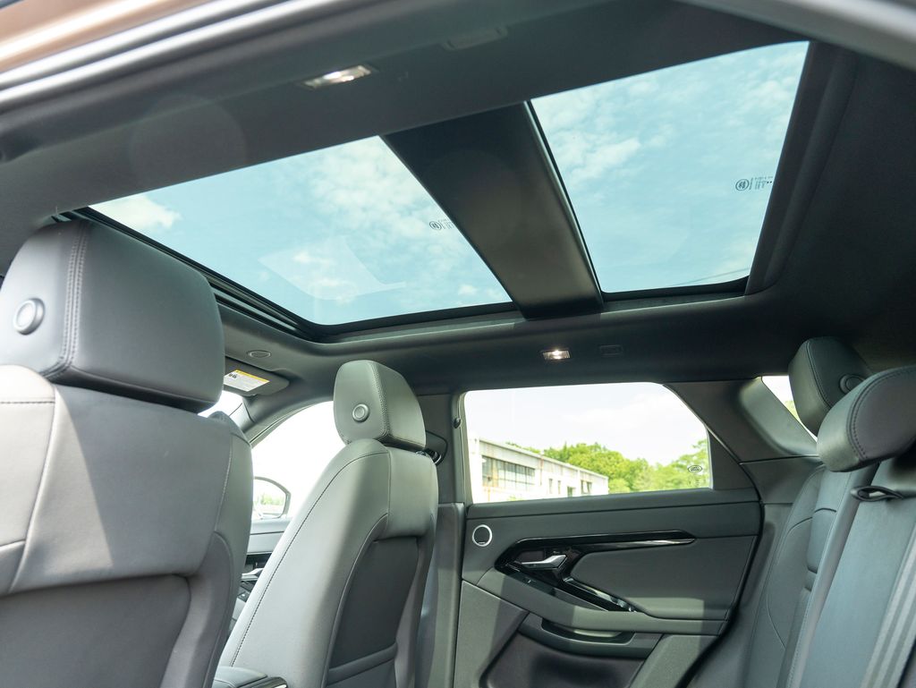 2024 Land Rover Range Rover Evoque S photo 31