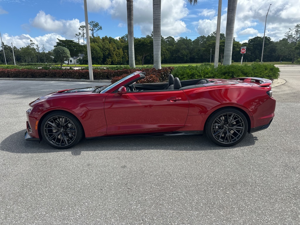 2021 Chevrolet Camaro ZL1 photo 2