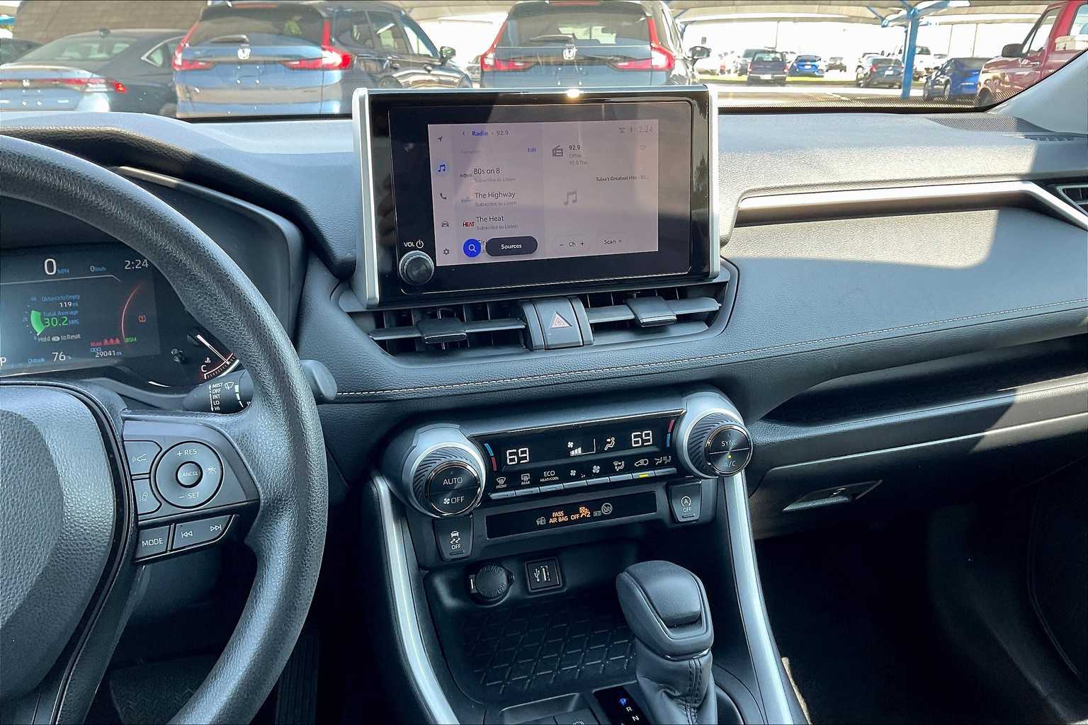 2024 Toyota RAV4 XLE photo 6