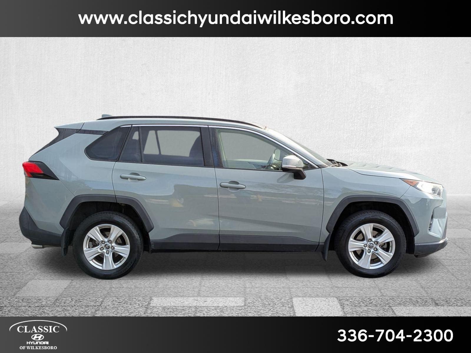 2019 Toyota RAV4 XLE photo 3