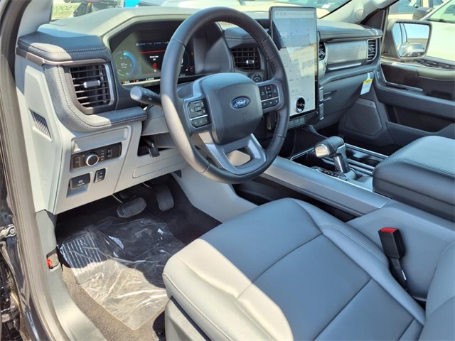 2025 Ford F-150 Lightning photo 8