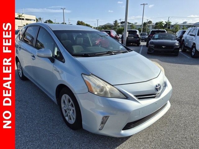 2014 Toyota Prius v Three's photo