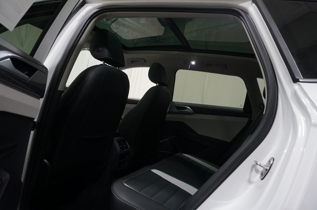 2025 Volkswagen Taos SEL photo 21
