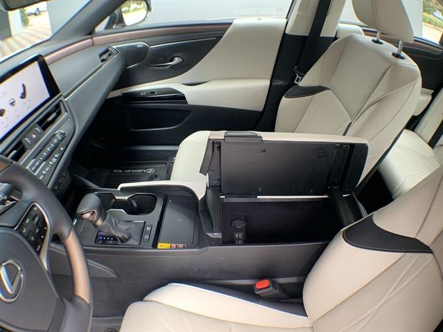 2025 Lexus ES 300h Ultra Luxury photo 20